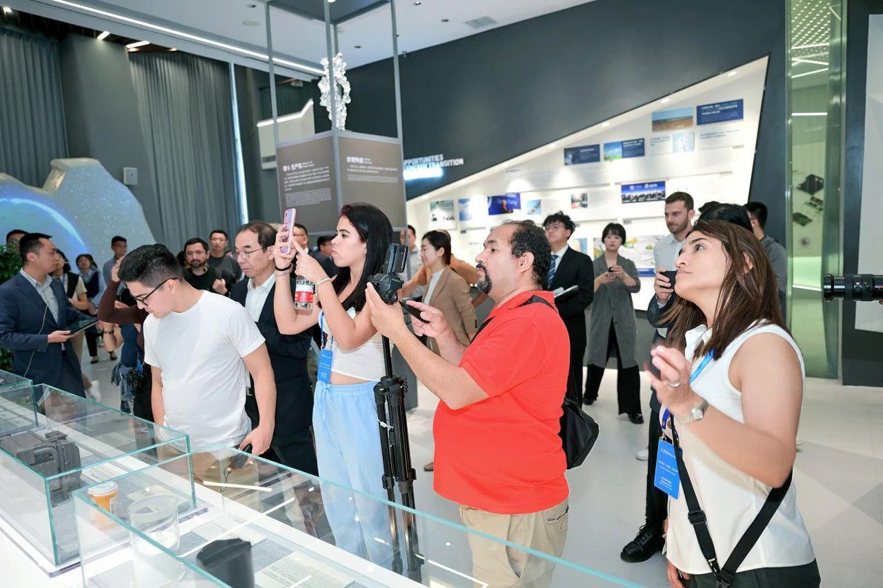 ΰ�¹���(victor1946)�ٷ���վ-Officials Website