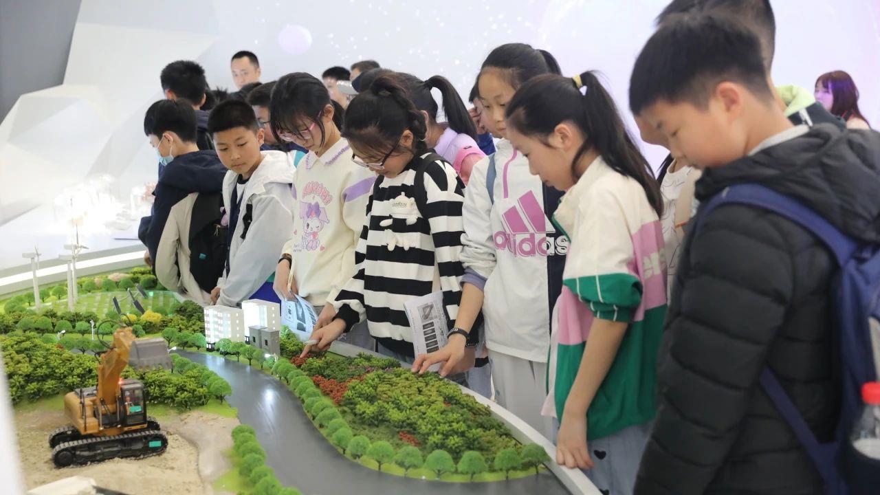 ΰ�¹���(victor1946)�ٷ���վ-Officials Website