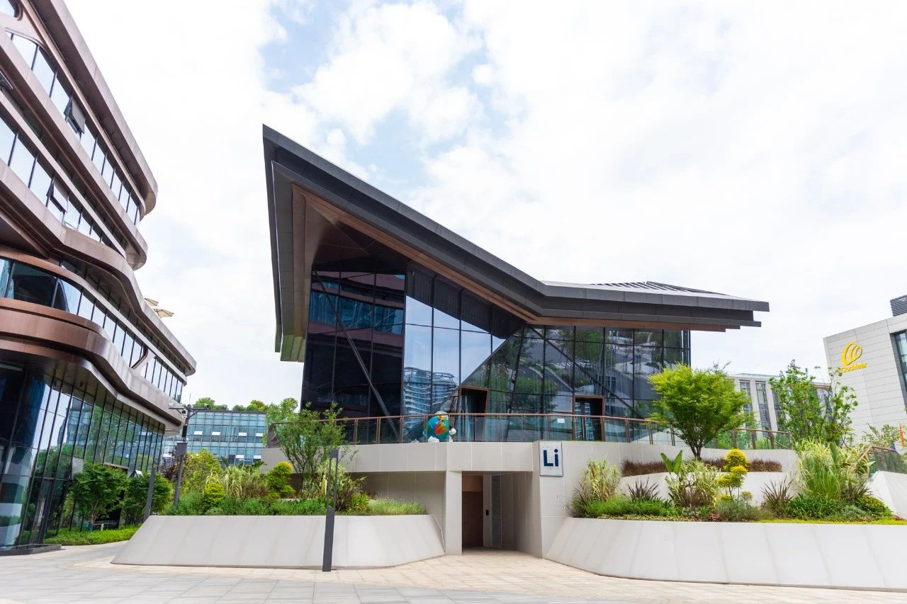 ΰ�¹���(victor1946)�ٷ���վ-Officials Website