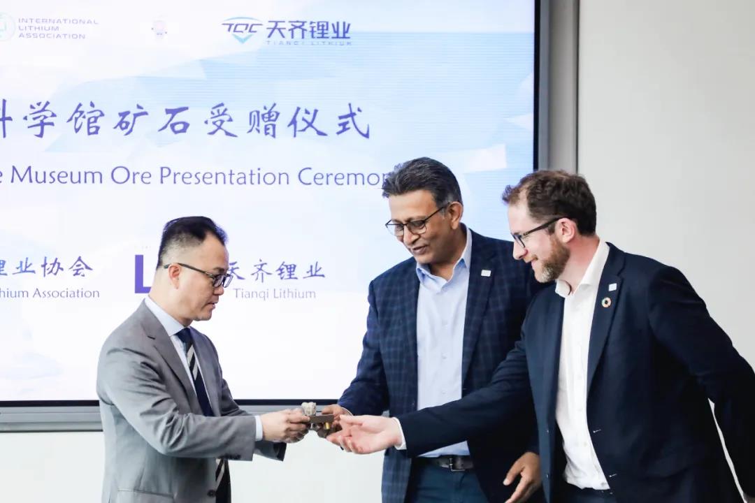 ΰ�¹���(victor1946)�ٷ���վ-Officials Website