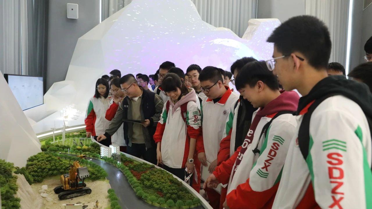 ΰ�¹���(victor1946)�ٷ���վ-Officials Website