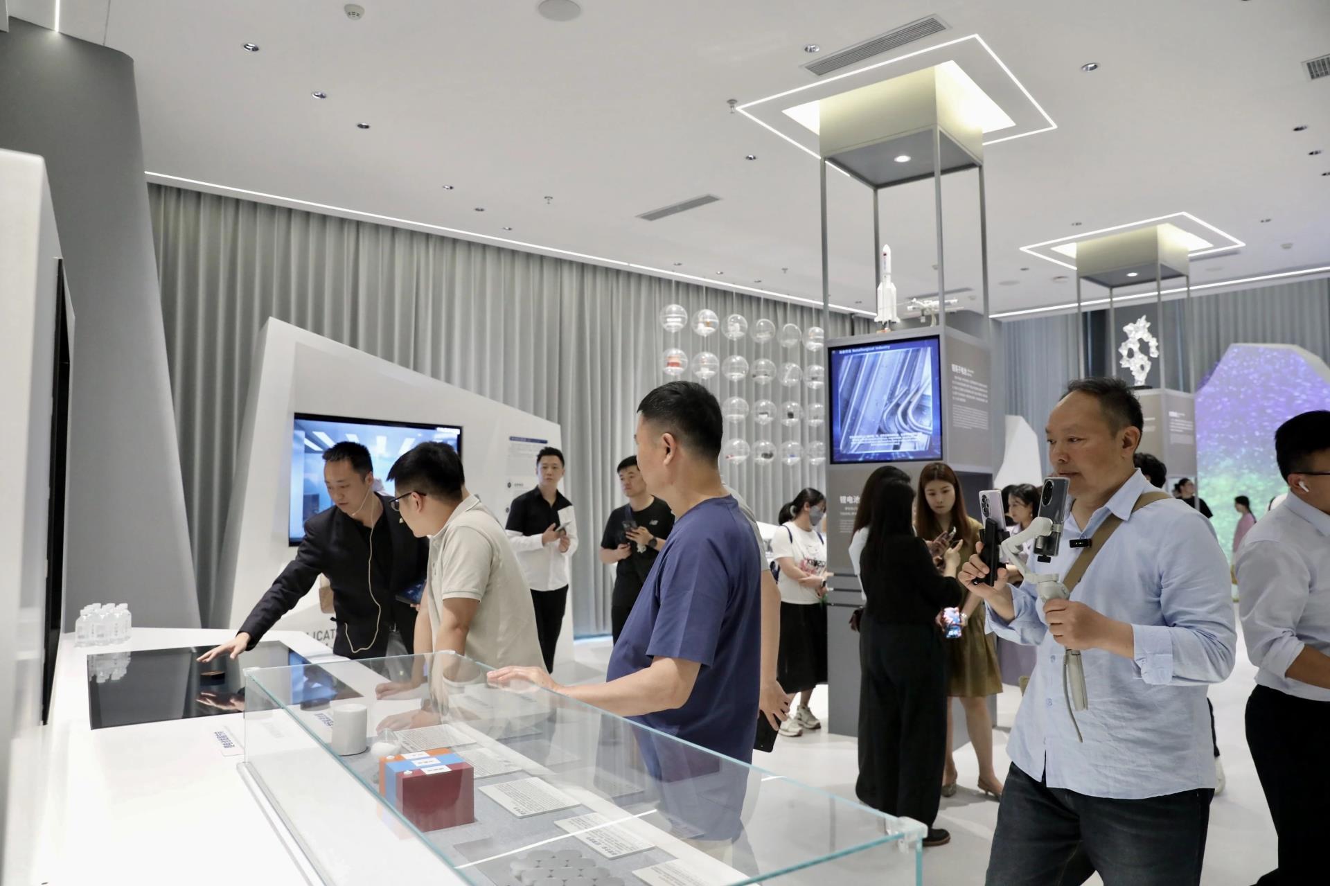 ΰ�¹���(victor1946)�ٷ���վ-Officials Website